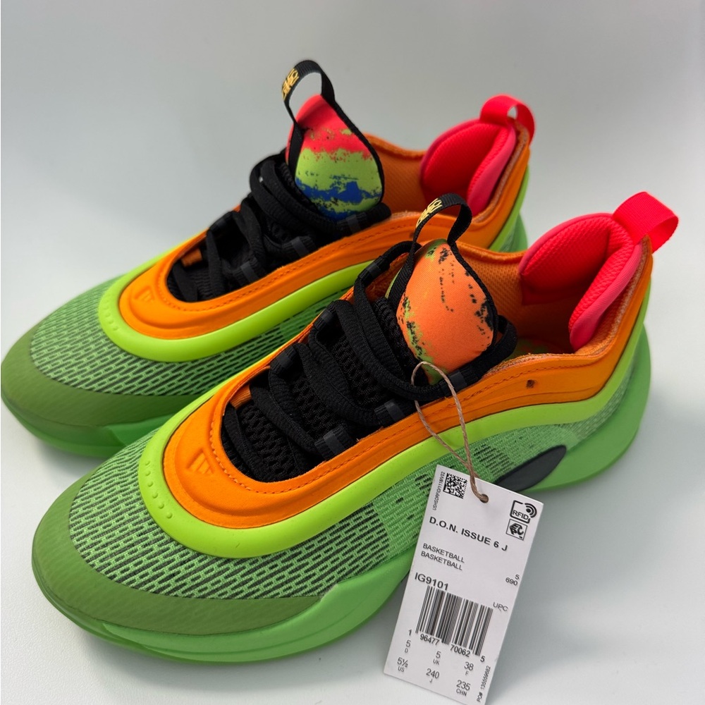 ADIDAS - D.O.N Issue 6 - Big Boys size 5.5